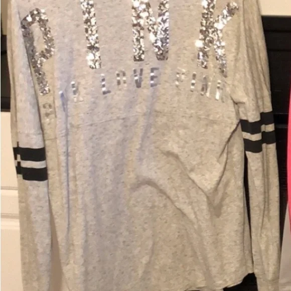 VS pink long sleeve shirt - Picture 2 of 5